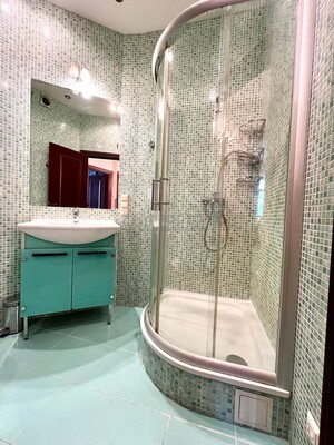 Продам трехкомнатную (3-комн.) квартиру, Нежинская ул, 8к1, Москва г