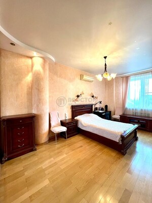 Продам трехкомнатную (3-комн.) квартиру, Нежинская ул, 8к1, Москва г