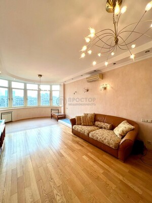 Продам трехкомнатную (3-комн.) квартиру, Нежинская ул, 8к1, Москва г