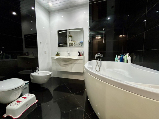 Продам многокомнатную квартиру, Лейтенанта Шмидта ул, 21, Новороссийск г