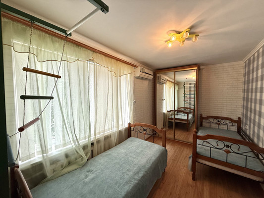 Продам двухкомнатную (2-комн.) квартиру, Аральская ул, 61, Симферополь г