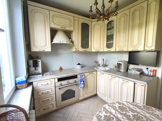 Продам трехкомнатную (3-комн.) квартиру, Голубинская ул, 9, Москва г