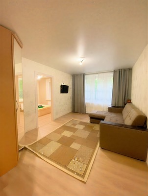 Продам трехкомнатную (3-комн.) квартиру, Кленовый б-р, 8к1, Москва г