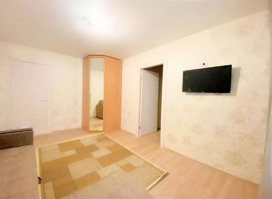 Продам трехкомнатную (3-комн.) квартиру, Кленовый б-р, 8к1, Москва г