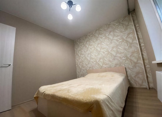 Продам трехкомнатную (3-комн.) квартиру, Кленовый б-р, 8к1, Москва г