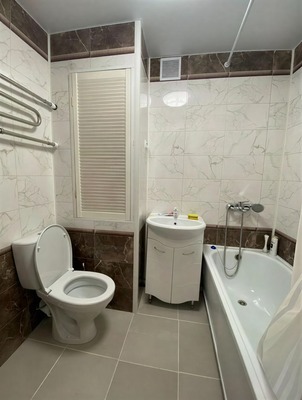 Продам трехкомнатную (3-комн.) квартиру, Кленовый б-р, 8к1, Москва г