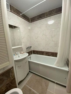 Продам трехкомнатную (3-комн.) квартиру, Кленовый б-р, 8к1, Москва г