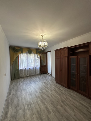 Продам трехкомнатную (3-комн.) квартиру, Лермонтова ул, 18, Симферополь г