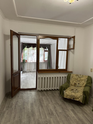 Продам трехкомнатную (3-комн.) квартиру, Лермонтова ул, 18, Симферополь г