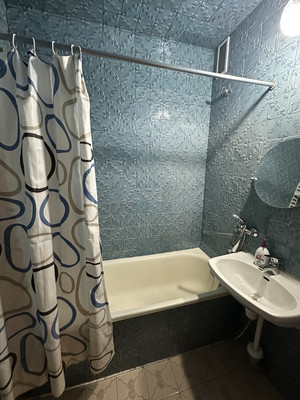 Продам трехкомнатную (3-комн.) квартиру, Лермонтова ул, 18, Симферополь г