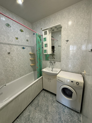 Продам трехкомнатную (3-комн.) квартиру, Новороссийский пер, 4, Армавир г