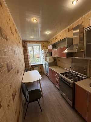 Продам трехкомнатную (3-комн.) квартиру, Новороссийский пер, 4, Армавир г