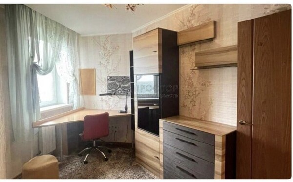 Продам трехкомнатную (3-комн.) квартиру, Маршала Савицкого ул, 16, Москва г