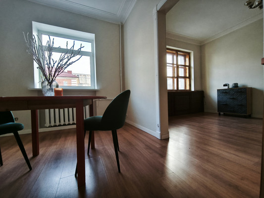 Продам 2-комн. в 7-комн. квартире, Челюскинцев ул, 32, Мурманск г