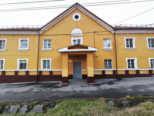 Продам 2-комн. в 7-комн. квартире, Челюскинцев ул, 32, Мурманск г