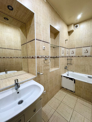 Продам двухкомнатную (2-комн.) квартиру, Арефьевой ул, 1, Ханты-Мансийск г