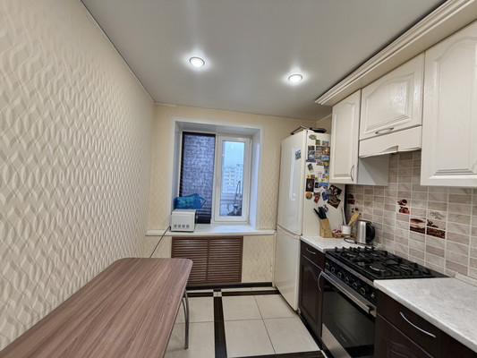 Продам двухкомнатную (2-комн.) квартиру, Молодой Гвардии ул, 71кА, Брянск г