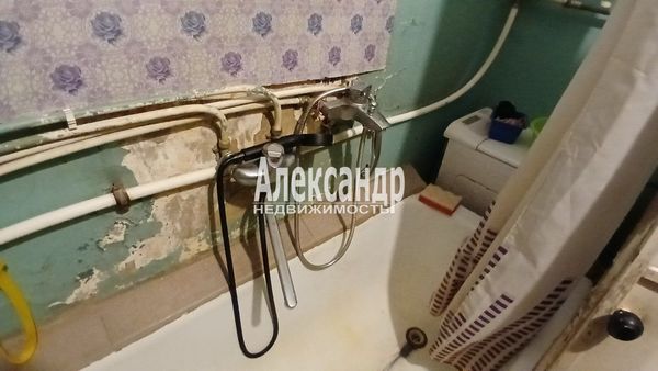 Продам комнату в 3-комн. квартире, Ленинградская ул, д. 63, Песочный п