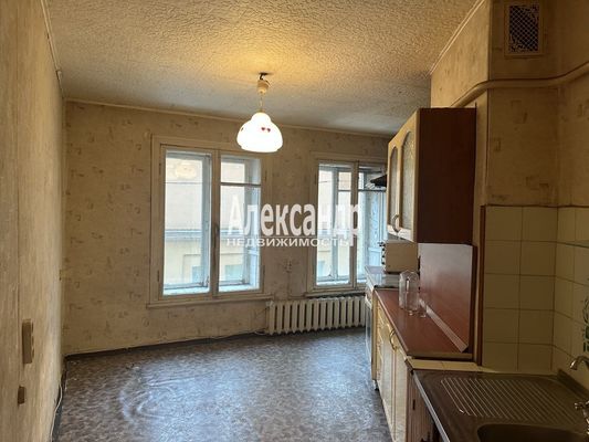 Продам трехкомнатную (3-комн.) квартиру, Бринько пер, 4, Санкт-Петербург г