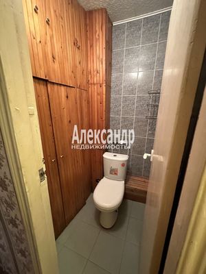 Продам трехкомнатную (3-комн.) квартиру, Бринько пер, 4, Санкт-Петербург г