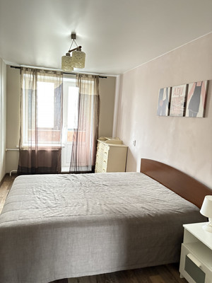 Продам трехкомнатную (3-комн.) квартиру, Славы пр-кт, 12Ак1, Санкт-Петербург г