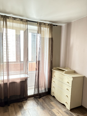 Продам трехкомнатную (3-комн.) квартиру, Славы пр-кт, 12Ак1, Санкт-Петербург г