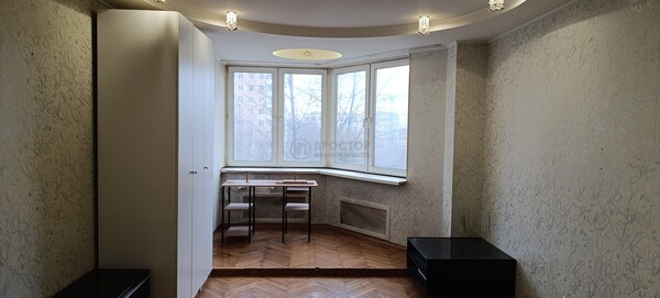 Продам трехкомнатную (3-комн.) квартиру, Нахимовский пр-кт, 33/2, Москва г