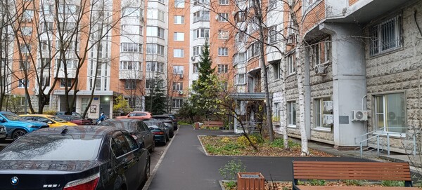 Продам трехкомнатную (3-комн.) квартиру, Нахимовский пр-кт, 33/2, Москва г