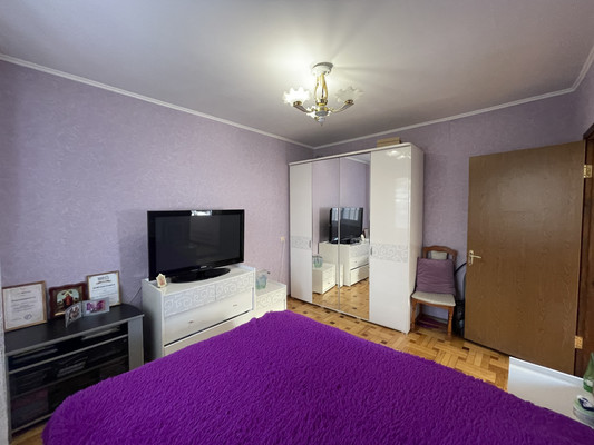 Продам многокомнатную квартиру, Балаклавская ул, 77, Симферополь г