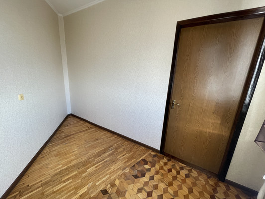 Продам многокомнатную квартиру, Балаклавская ул, 77, Симферополь г