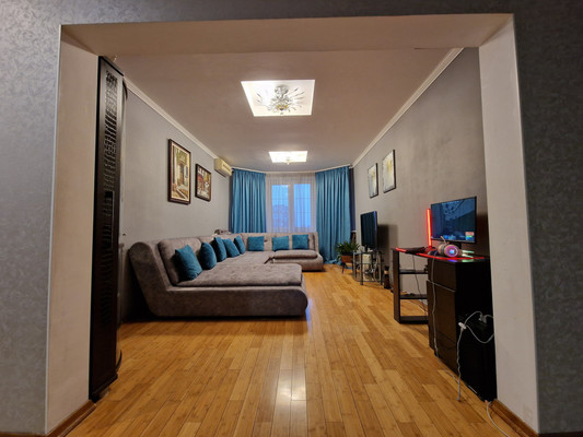 Продам трехкомнатную (3-комн.) квартиру, Спортивная ул, 17, Кокошкино дп