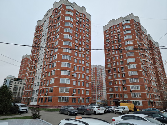 Продам трехкомнатную (3-комн.) квартиру, Спортивная ул, 17, Кокошкино дп