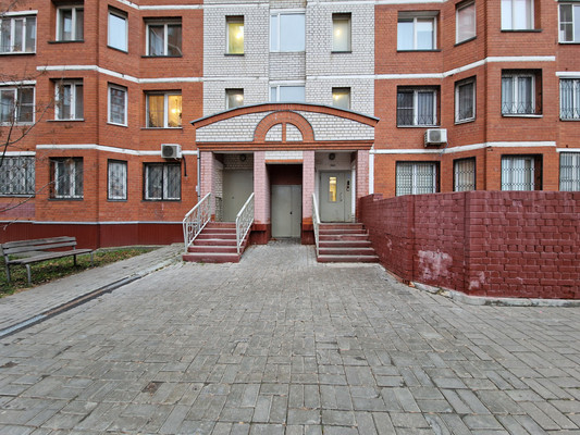 Продам трехкомнатную (3-комн.) квартиру, Спортивная ул, 17, Кокошкино дп