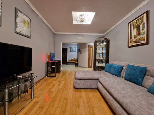 Продам трехкомнатную (3-комн.) квартиру, Спортивная ул, 17, Кокошкино дп