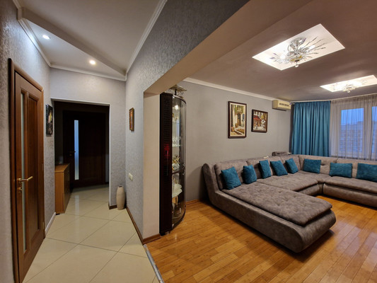 Продам трехкомнатную (3-комн.) квартиру, Спортивная ул, 17, Кокошкино дп