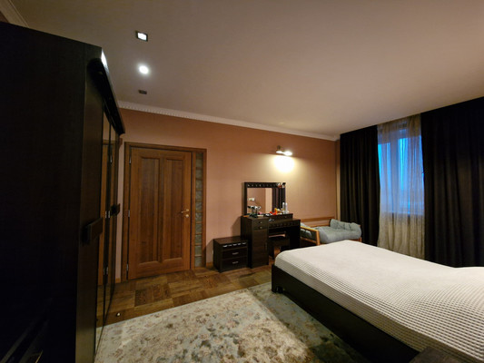 Продам трехкомнатную (3-комн.) квартиру, Спортивная ул, 17, Кокошкино дп