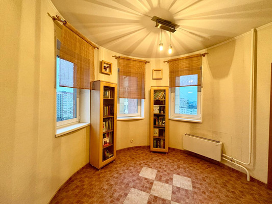 Продам трехкомнатную (3-комн.) квартиру, Дергаевская ул, 30, Раменское г