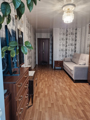 Продам двухкомнатную (2-комн.) квартиру, Ленсоветовский тер, 25, Шушары п