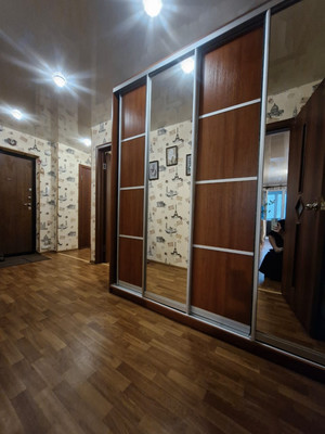 Продам двухкомнатную (2-комн.) квартиру, Ленсоветовский тер, 25, Шушары п