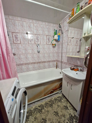 Продам двухкомнатную (2-комн.) квартиру, Ленсоветовский тер, 25, Шушары п