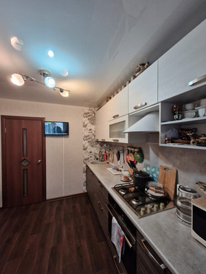 Продам двухкомнатную (2-комн.) квартиру, Ленсоветовский тер, 25, Шушары п