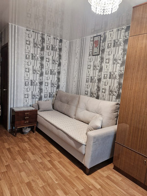 Продам двухкомнатную (2-комн.) квартиру, Ленсоветовский тер, 25, Шушары п