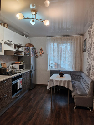 Продам двухкомнатную (2-комн.) квартиру, Ленсоветовский тер, 25, Шушары п