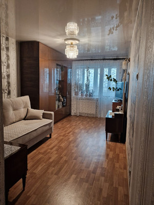 Продам двухкомнатную (2-комн.) квартиру, Ленсоветовский тер, 25, Шушары п