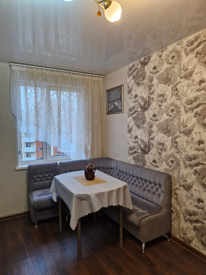 Продам двухкомнатную (2-комн.) квартиру, Ленсоветовский тер, 25, Шушары п