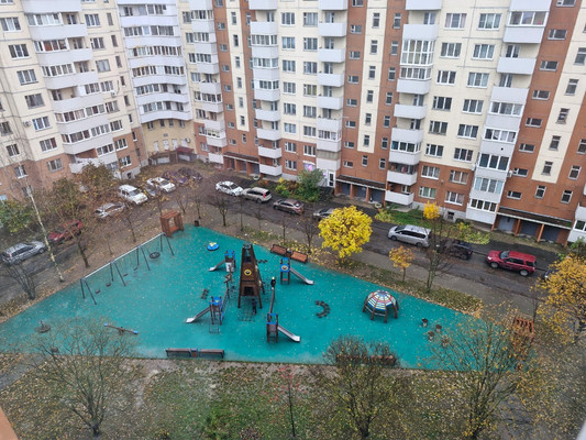 Продам двухкомнатную (2-комн.) квартиру, Ленсоветовский тер, 25, Шушары п