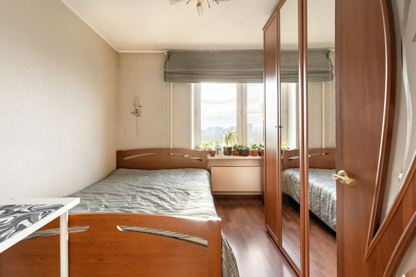 Продам двухкомнатную (2-комн.) квартиру, Союзный пр-кт, 22к2, Москва г