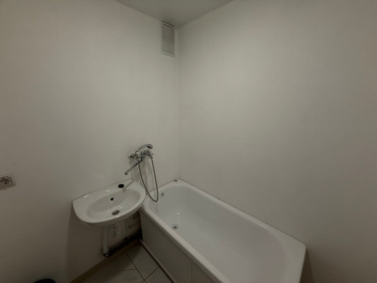 Сдам трехкомнатную (3-комн.) квартиру, Дмитрия Петрова ул, 13, Ростов-на-Дону г