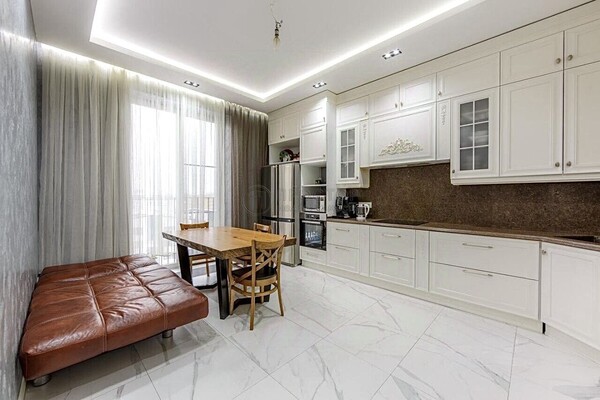 Продам трехкомнатную (3-комн.) квартиру, Архитектора Щусева ул, 1, Москва г