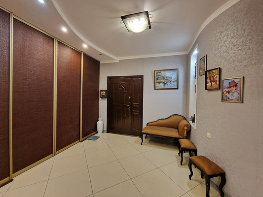 Продам трехкомнатную (3-комн.) квартиру, Спортивная ул, 17, Кокошкино дп